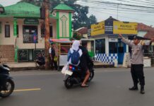 Pelayanan Humanis Polsek Cilimus di Jam Pagi