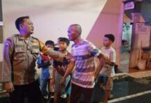Bhabinkamtibmas Polsek Ciawigebang Intensifkan Patroli Malam Hari Ramadhan 1447 H, Sambangi Warga Desa Cipicung Antisipasi C3 dan Perang Sarung