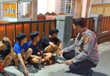 Polsek Ciwaru Patroli Malam, Aiptu Aris Sunandar Himbau Pemuda Tidak Lakukan Perang Sarung