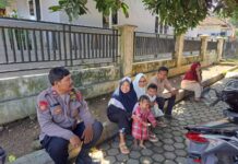 Polsek Ciwaru Sambangi Warga, Pererat Kedekatan dan Sampaikan Pesan Kamtibmas