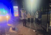 Personil Polsek Ciwaru Berikan Himbauan kepada Remaja Usai Sholat Tarawih