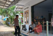 Bhabinkamtibmas Polsek Ciwaru Sambangi Warga Desa Margacina, Pererat Silaturahmi dan Jaga Kamtibmas