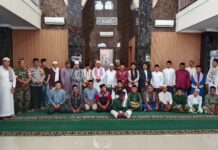 Bhabinkamtibmas Ciawigebang Ikuti Jumat Keliling Forkopimcam di Masjid Al Muawwanah Desa Kadurama