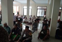 Bhabinkamtibmas Ciawigebang Ikuti Jumat Keliling di Desa Kadurama