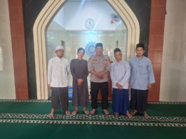 Silaturahmi di Masjid Babussalam Desa Cijagamulya, Bhabinkamtibmas Sampaikan Pesan Kamtibmas