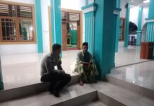 Bhabinkamtibmas Polsek Ciawigebang Sambangi Warga Desa Ciputat, Ajak Jaga Kamtibmas Selama Ramadhan 1447 H