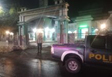 Bhabinkamtibmas Polsek Ciawigebang Laksanakan Pengamanan Shalat Tarawih di Masjid Jami’ Nurul Haq