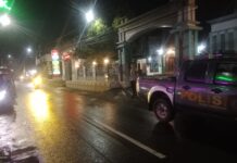 Bhabinkamtibmas Polsek Ciawigebang Amankan Shalat Tarawih di Masjid Jami’ Nurul Haq Desa Ciputat