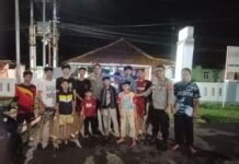 Patroli KRYD Malam Hari Ramadhan 1447 H, Bhabinkamtibmas Polsek Ciawigebang Cegah Perang Sarung di Desa Geresik