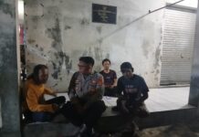 Aiptu Andi Rosdiana Laksanakan Patroli Malam, Sampaikan Himbauan Kamtibmas kepada Warga