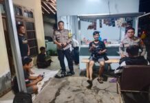 Patroli KRYD Malam Hari Ramadhan 1447 H, Bhabinkamtibmas Polsek Ciawigebang Sambangi Remaja di Geresik