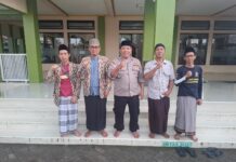 PS. Panit 2 Samapta Polsek Ciawigebang Silaturahmi Kamtibmas Bersama Warga Desa Kapandayan Saat Ramadhan 1447 H