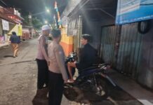 Personil Polsek Ciwaru Berikan Edukasi Kepada Pemuda Agar Tidak Melakukan Pelanggaran Hukum