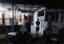 Jaga Kamtibmas Ramadhan 1447 H, Bhabinkamtibmas Polsek Ciawigebang Laksanakan Patroli Malam Hari di Perum Griya Asri