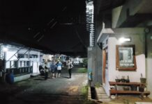 Bhabinkamtibmas Polsek Ciawigebang Laksanakan Patroli Malam Hari dan Ajak Warga Perum Griya Asri Jaga Kamtibmas Selama Ramadhan 1447 H