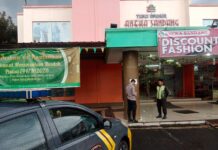 Bhabinkamtibmas Polsek Ciawigebang Patroli KRYD Sore Hari, Sambangi Satpam Toko Aneka Sandang di Desa Kadurama