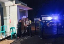 Bhabinkamtibmas Polsek Ciawigebang Patroli Malam Hari Ramadhan 1447 H, Sambangi Satpam Toko Aneka Sandang