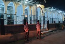 Bhabinkamtibmas Polsek Ciawigebang Laksanakan Patroli Malam Hari di Desa Pangkalan, Antisipasi C3 Selama Ramadhan 1447 H