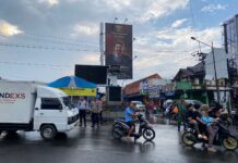 Personel Pos Pam Pasar Ciawigebang Gencarkan Pengaturan Arus Lalu Lintas demi Kenyamanan Masyarakat