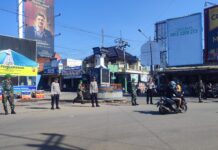 Sinergitas TNI–Polri Pos PAM Ciawigebang Operasi Ketupat Lodaya 2026 Laksanakan Pengamanan dan Pengaturan Lalu Lintas di Pasar Desa Ciputat