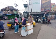 Personel Pos PAM Ciawigebang Ops Ketupat Lodaya 2026 Polres Kuningan Siaga di Terminal Ciawigebang, Pastikan Arus Lalu Lintas Aman dan Lancar