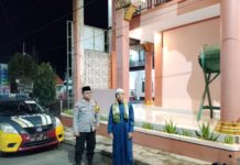 Ciptakan Rasa Aman, Bhabinkamtibmas Polsek Ciawigebang Laksanakan Pengamanan Tarawih di Masjid Jami Al Muawwanah Desa Kadurama