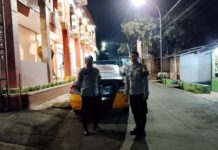 Bhabinkamtibmas Polsek Ciawigebang Hadir Berikan Pengamanan Shalat Tarawih di Masjid Jami Al Muawwanah Desa Kadurama