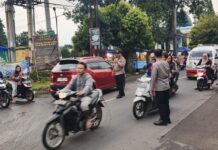 Jaga Kelancaran Arus Lalu Lintas Pasca Idul Fitri, Personel Pos PAM Ciawigebang Ops Ketupat Lodaya 2026 Atur Lalin di Ciawigebang