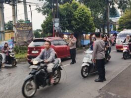 Jaga Kelancaran Arus Lalu Lintas Pasca Idul Fitri, Personel Pos PAM Ciawigebang Ops Ketupat Lodaya 2026 Atur Lalin di Ciawigebang