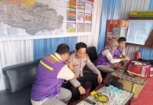 Pastikan Stamina Personel Operasi Ketupat Tetap Prima, Tim Dokkes Cek Kesehatan di Pospam Bojong