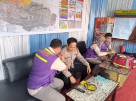 Pastikan Stamina Personel Operasi Ketupat Tetap Prima, Tim Dokkes Cek Kesehatan di Pospam Bojong