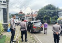 Jamin Kelancaran Jalur Utara, Personel Posyan Cilimus Siaga Atur Arus Lalu Lintas Mudik