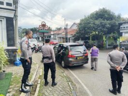 Jamin Kelancaran Jalur Utara, Personel Posyan Cilimus Siaga Atur Arus Lalu Lintas Mudik