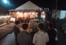Patroli Malam Hari, Bhabinkamtibmas Polsek Ciawigebang Ingatkan Remaja Hindari Kenakalan Jelang Idul Fitri 1447 H