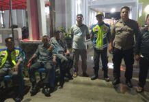 Bhabinkamtibmas Kapandayan Bersama Linmas Amankan Malam Takbiran Idul Fitri 1447 H