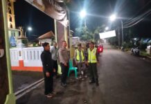 Bhabinkamtibmas Pamulihan Bersama Linmas Amankan Malam Takbiran Idul Fitri 1447 H