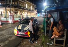 Antisipasi Gangguan Kamtibmas Malam Takbiran Idul Fitri 1447 H, Bhabinkamtibmas Polsek Ciawigebang Gelar Patroli KRYD di Salareuma