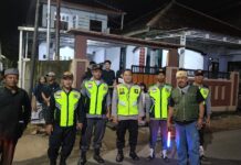 Pengamanan Malam Takbiran Idul Fitri, Bhabinkamtibmas Desa Cimaranten Bersama Linmas Siaga