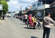 Pasca Idul Fitri 1447 H, Personel Pos PAM Ciawigebang Ops Ketupat Lodaya 2026 Polres Kuningan Amankan dan Atur Arus Kendaraan di Simpang Tiga Alun-alun Ciawigebang
