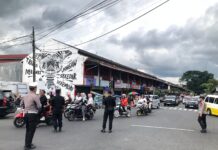 Jaga Kelancaran Jantung Kota, Personel Pos Terpadu Polres Kuningan Siaga di Simpang Sukahati