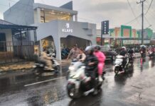 Personel Pos PAM Ciawigebang Ops Ketupat Lodaya 2026 Amankan Arus Balik Lebaran di Jalan Siliwangi