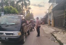 Anggota Pos PAM Ciawigebang Ops Ketupat Lodaya 2026 Laksanakan Gatur Lalin Antisipasi Arus Balik Lebaran 2026 di Jalan Siliwangi
