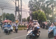 Arus Balik Lebaran 2026, Anggota Pos PAM Ciawigebang Ops Ketupat Lodaya 2026 Turun Langsung di Jalan Siliwangi