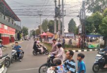 Pengamanan Arus Balik Lebaran 2026, Anggota Pos PAM Ciawigebang Ops Ketupat Lodaya 2026 Jaga Kelancaran Lalu Lintas di Jalan Siliwangi