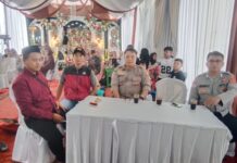 Bhabinkamtibmas Polsek Ciawigebang Jaga Kondusifitas Acara Hiburan Warga Desa Sukadana