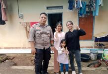 Bhabinkamtibmas Polsek Ciawigebang Sambangi Remaja di Desa Mekarjaya, Sampaikan Himbauan Kamtibmas Saat Patroli Dialogis Siang Hari