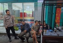 Polsek Ciwaru Intensifkan Patroli Malam, Aipda Febri Pratama S.H Sambangi Warga