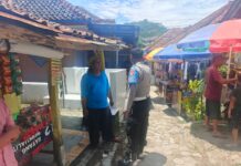 Bhabinkamtibmas Polsek Ciwaru Sambangi Warga, Pererat Silaturahmi dan Jaga Kamtibmas