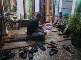 Personel Polsek Ciwaru Sambangi Rumah Warga, Pererat Silaturahmi dan Jaga Kamtibmas