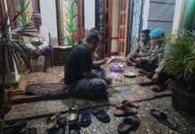 Personel Polsek Ciwaru Sambangi Rumah Warga, Pererat Silaturahmi dan Jaga Kamtibmas